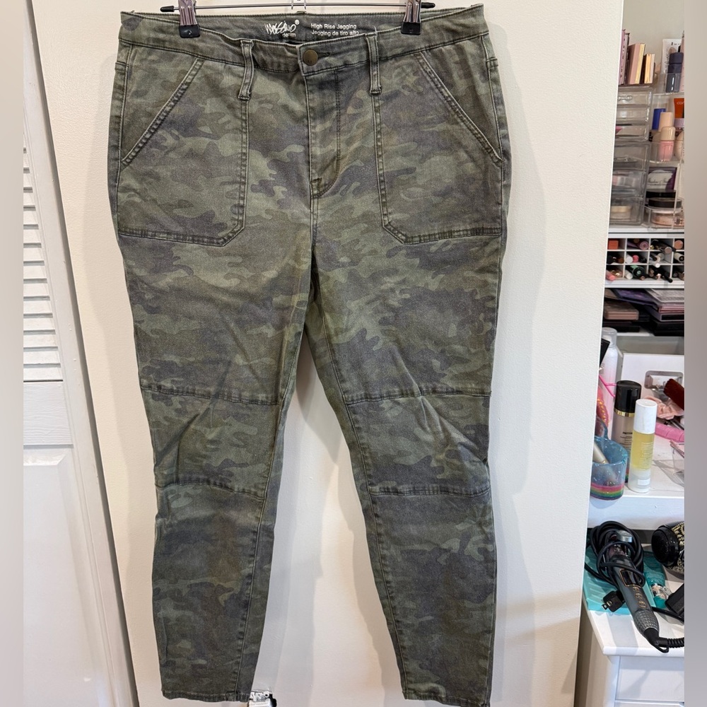 Faded green camo jeggings
